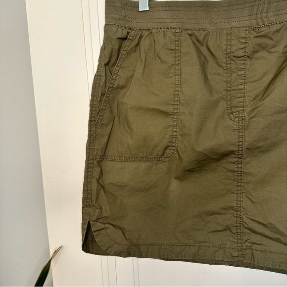 Chico’s Pull-On Skort, Size 14 (2.5) army green - Picture 2 of 9
